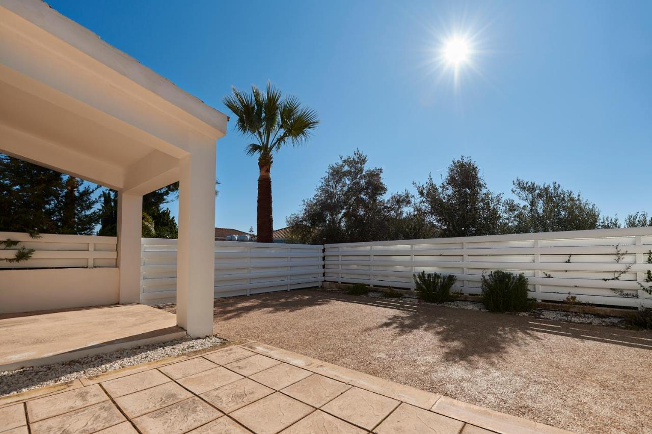 Bungalow Casa Bonita By Ezoria Villas Kólpos tón Korallíon Eksteriør bilde