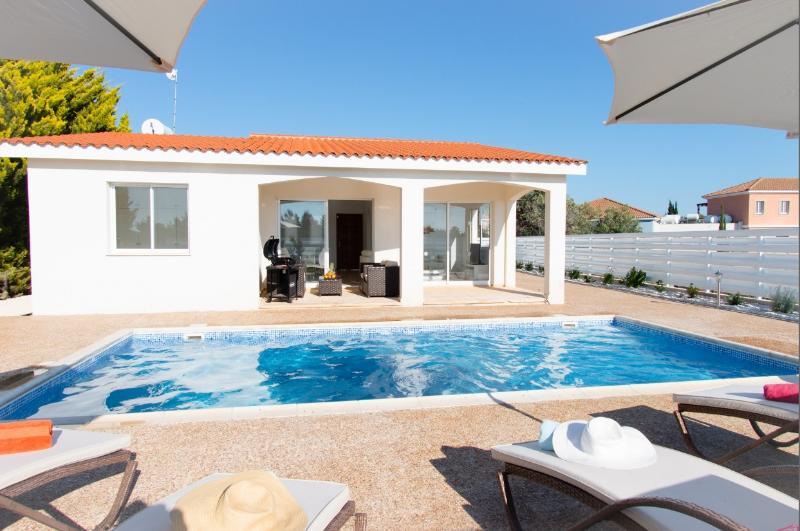 Bungalow Casa Bonita By Ezoria Villas Kólpos tón Korallíon Eksteriør bilde